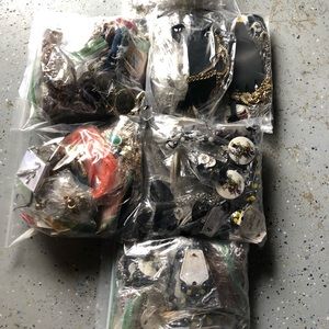 Huge LOT of mixed NEW high end fashion Jewlery